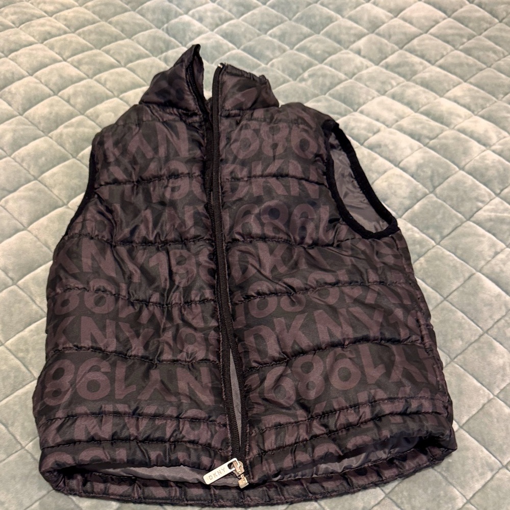 Toddler boys  size 3 DKNY vest